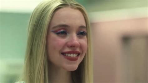 Stan Twitter Cassie From Euphoria Crying And Smiling In The Mirror