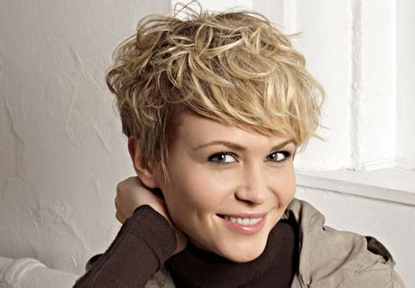 Coupe de cheveux femme court visage rond