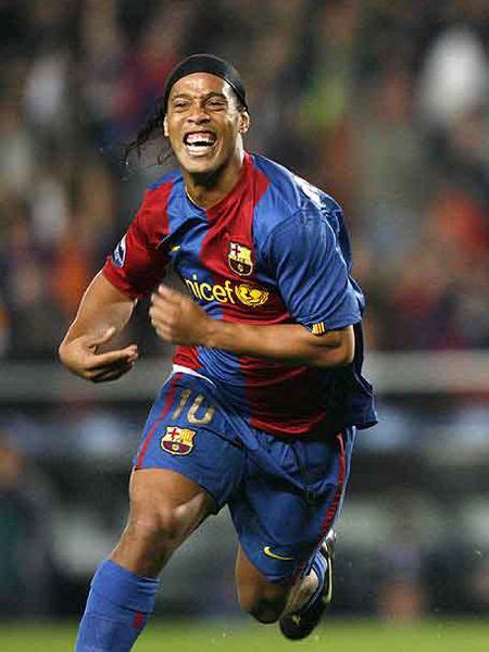 Ronaldinho blogs, comments and archive news on . Ronaldinho celebra su gol | Deportes | EL PAÍS