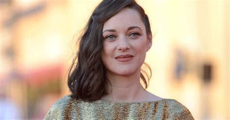 Marion Cotillard Topless Sur Instagram Elle Nous Rappelle La Sc Ne D Un Film Culte Marie Claire