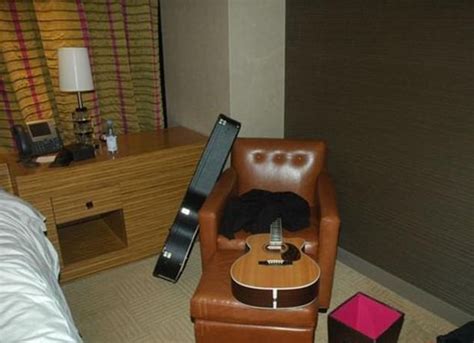 Inside Chris Cornells Hotel Room Where He Committed Suicide