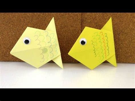 Dann falten sie es noch einmal diagonal, so dass ein dreieck entsteht. DIY Origami deutsch einfach - Wie falte ich einen Fisch ...