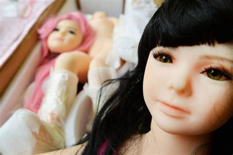 Con firmas se busca prohibir la venta de muñecas sexuales con apariencia de menores de edad en