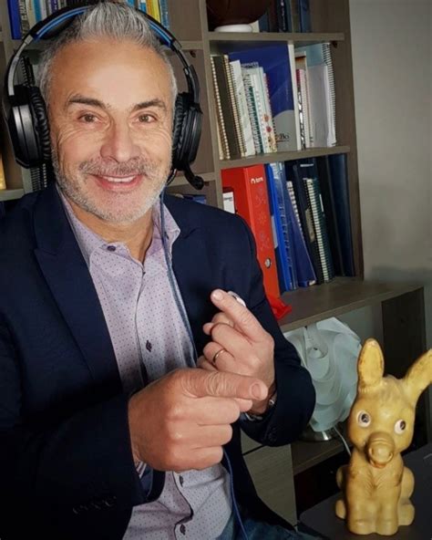 El actual comentarista deportivo y concejal por la reina, juvenal olmos, entregó nuevos detalles del millonario robo que desconocidos cometieron la tarde del lunes en su vivienda de la comuna de peñalolén. Juvenal Olmos detalla que Manuel Pellegrini fue el único ...