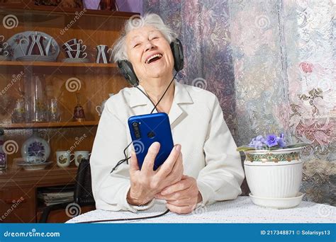 Mature Woman In Headphones Singing A Song Stock Image Image Of Sound Happiness 217348871