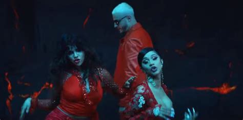 Let me love you (r. New Video: DJ Snake - 'Taki Taki' (Feat. Selena Gomez ...