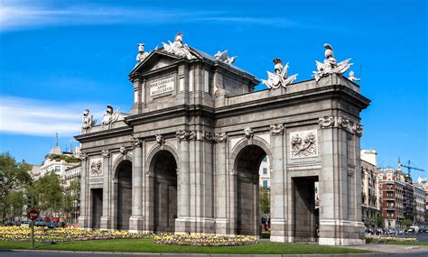 La Porte De Lalcalà Un Monument Prestigieux Et Unique à Madrid Shmadrid