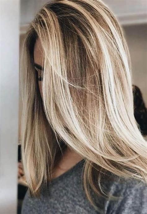 The hair looks even more lovely when you let it fall freely around your head in a friendly and fashionable way. 60 Inspiring Ideas For Blonde Hair With Highlights - BelleTag