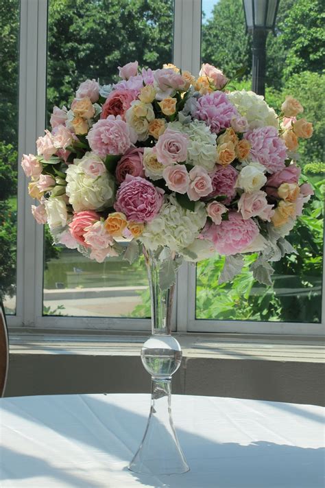 Beautiful Tall Centerpiece With A Mushroom Shape And Shades Of Pink
