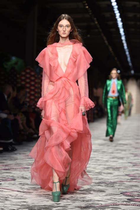 18 must see looks from gucci s epic spring 2016 runway stylecaster