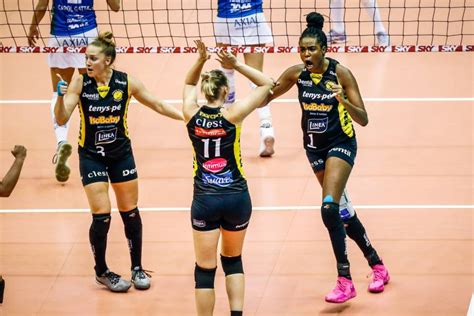 A jogadora do minas, que não teve passagens pelas categorias de base do time brasileiro e só. Macris é eleita a melhor jogadora da temporada na ...