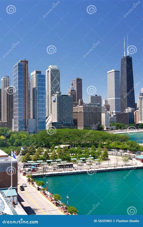 Chicago Downtown Street View In The Summer Stock Image Image Of Tall
