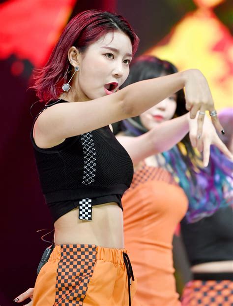 190326 momoland i m so hot at the show kpopping