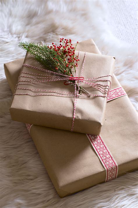 Fresh and festive diy christmas gift wrap ideas, including ideas for gift ribbons, furoshiki, cookie envelopes, and more fun holiday inspiration to make your presents look incredible. 30+ Unique Gift Wrapping Ideas for Christmas - How to Wrap ...