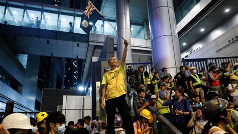 thousands surround police headquarters in downtown hong kong in renditions protest — radio free asia