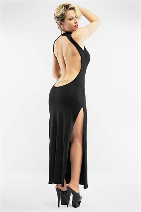 Haut cou et dos nu. Robe longue sexy Christine à grand dos nu laissant ...