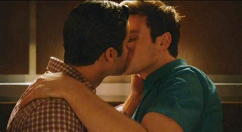 ‘glee’ Kurt And Blaine Kiss In The Elevator — Season 6 Episode 5 Recap Hollywood Life