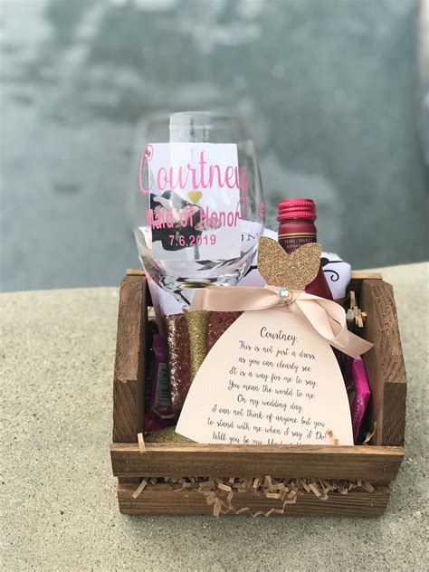 11 unique maid of honor gifts to show your appreciation. Maid of Honor basket at engagement party. Will you be my ...
