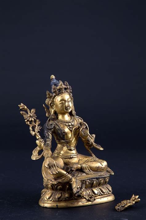 scultura buddha seduto su doppio fiore di loto asta milano decor fine art auction