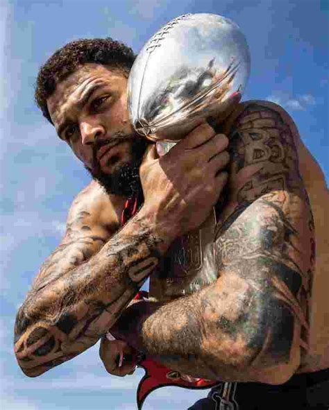 Mike Evans Parents Net Worth Wife Wiki Age