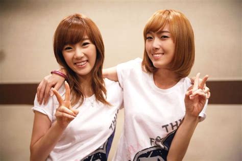 Snsd Kim Taeyeon And Jessica Jung Oldpic Cute Miss Girl 1 Girl Snsd