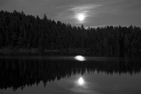 Moonrise Over Mountain Lake View Moonrise Over Mountain La Flickr