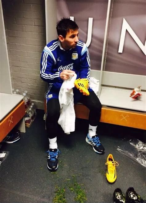 why there s a photo of lionel messi pinned up in manchester united s dressing room mirror online