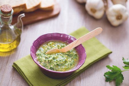Frullate il tutto con un frullatore. Ricetta Salsa verde - La Ricetta di GialloZafferano