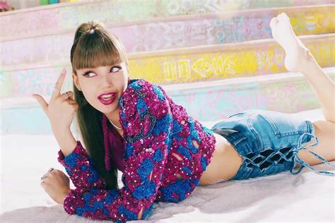 Blackpinks Lisa Re Introduces Herself As Lalisa With Powerful Solo