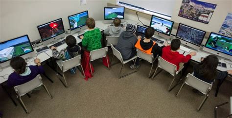 Games to play during class. Microsoft to roll out 'Minecraft Education Edition' in May ...