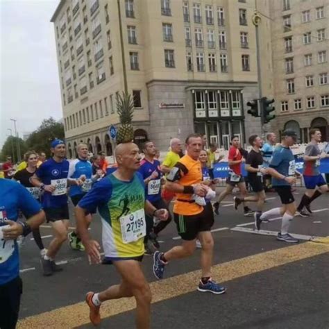 Israeli Man Runs Berlin Marathon With Pineapple On His Head Canadian