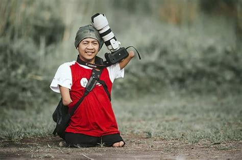 Man Born Without Hands And Legs Becomes Pro Photographer And His