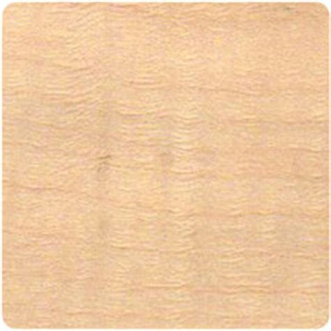 Le bois de gommier est très dur et apprécié pour la création de meuble, de plaquages décoratifs, le contreplaqué ou encore le lambris. Artisanat-bois.fr