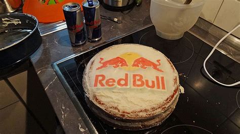 Put half the crumb mixture over the top. Wodka Red Bull Torte von heruur84 | Chefkoch.de