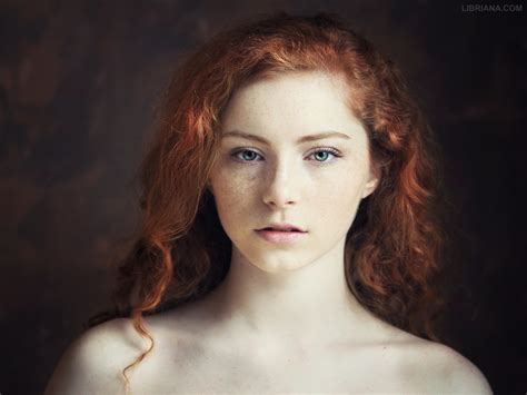 bakgrundsbilder ansikte kvinnor rödhårig porträtt långt hår gröna ögon fotografi