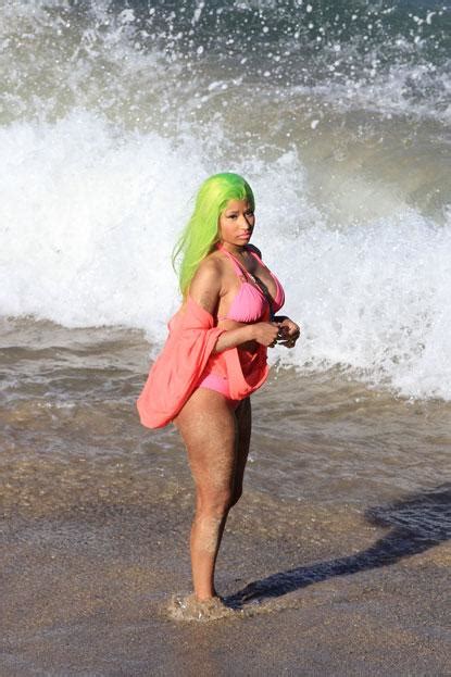 Photos Nicki Minaj Shows Off Her Big Booty In A Pink Bikini