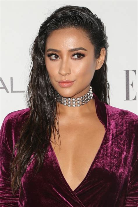Shay Mitchell S Hairstyles And Hair Colors Steal Her Style Page 2