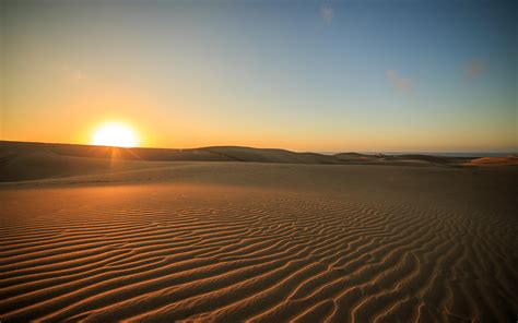 Desert Sunset Sunlight Hd Wallpaper Nature And Landscape Wallpaper