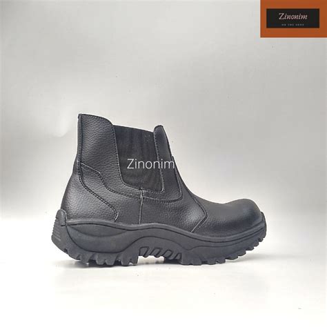 Tren belanja kini beralih dari konvensional menjadi online. Safety Boot Sepatu Safety Pria Ujung Besi Hitam Tanpa Tali ...