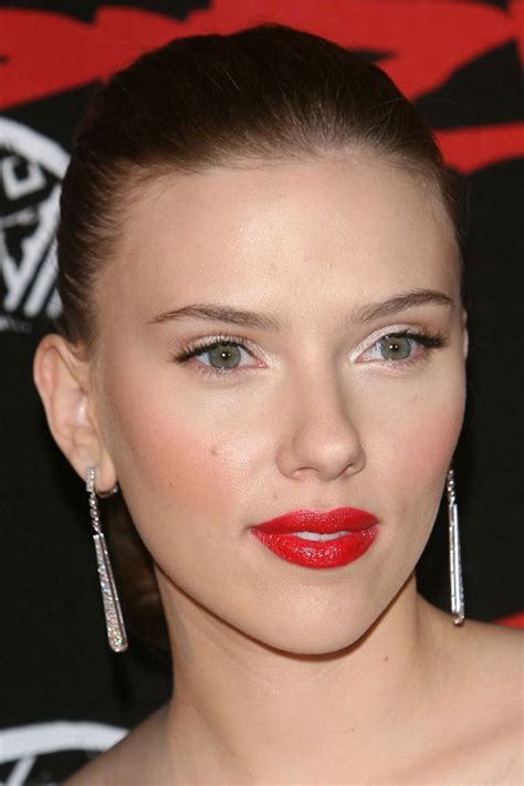 We Love A Statement Red Lip And So Does Scarlett Johansson Scarlett