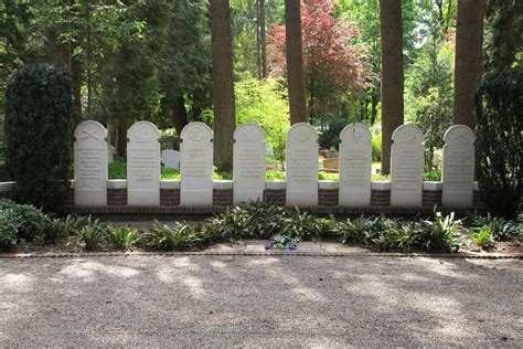 Waar Ligt Nederlandse Oorlogsgraven Gemeentelijke Begraafplaats Zeist