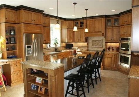 The side of the cabinet must be flush with the side of the faceframe for the crown moulding corner to be square. like the dark crown moldings | Kitchen design, Kitchen cabinet molding, Kitchen redo