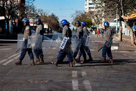 Zimbabwe Police Storm Opposition Mps Home Arrest 25 Nation