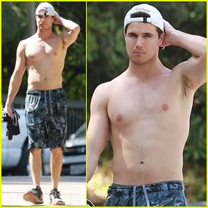 Robbie Amell Goes Shirtless For Afternoon Hike Robbie Amell