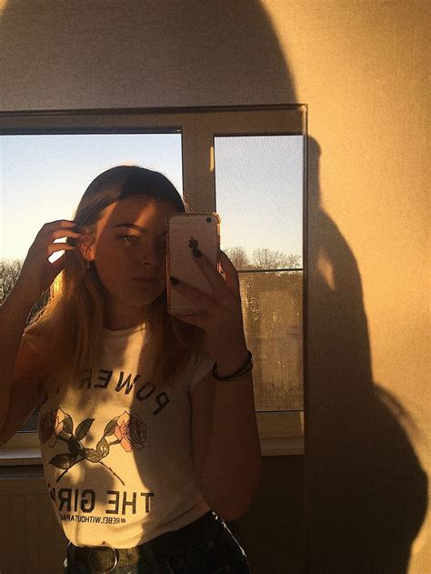 Golden Hour Mirror Instagram Photo Inspiration Selfie Poses