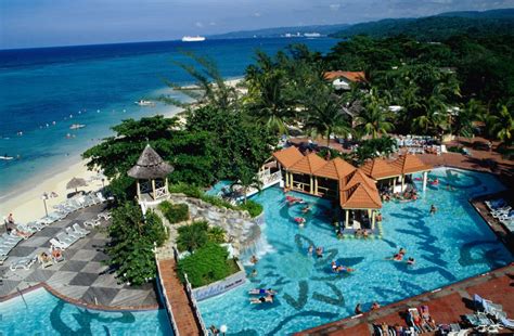 Here in grenada, in a half hour you can be in the rainforest, on the penthouse rooms are the most expensive. What is a Weddingmoon? Sandals Resorts has the Answer