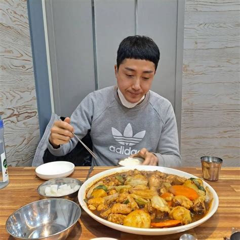 박수홍, 손헌수 — chica rica (feat. "박수홍-윤정수와 정말 심각한 것 아냐"…손헌수, '아이콘택트 ...