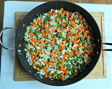 Place the crust on top of chicken mixture and cut. Pioneer Woman's Chicken Pot Pie | Recipe | Chicken pot pie ...