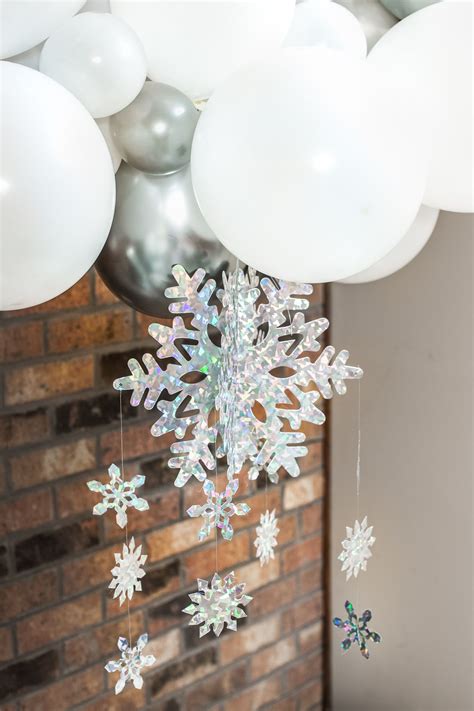 Pretty Snowflake Decor And Balloon Garland For This Winter Onederland