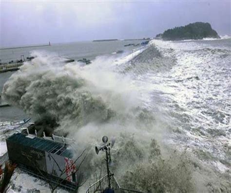72 Magnitude Earthquake Hits Northern Japan Tsunami Warning Issued